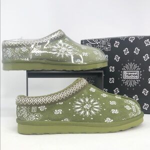 Bravest Studios Olive Green Paisley Men’s Slip On Slippers - Size 8